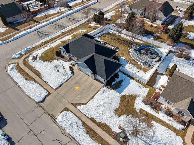 401 LANTERN LANE, De Pere, WI 54115