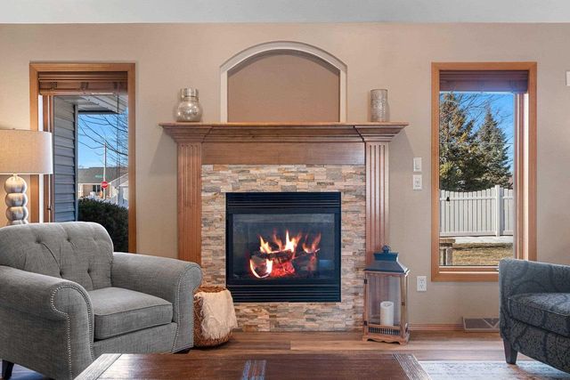 401 LANTERN LANE, De Pere, WI 54115