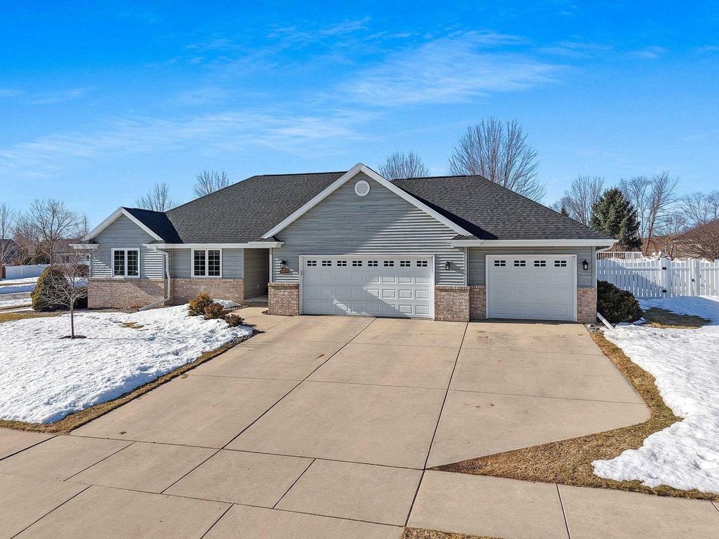 401 LANTERN LANE, De Pere, WI 54115