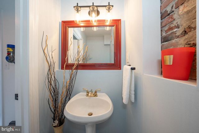 883 N PENNOCK ST, Philadelphia, PA 19130