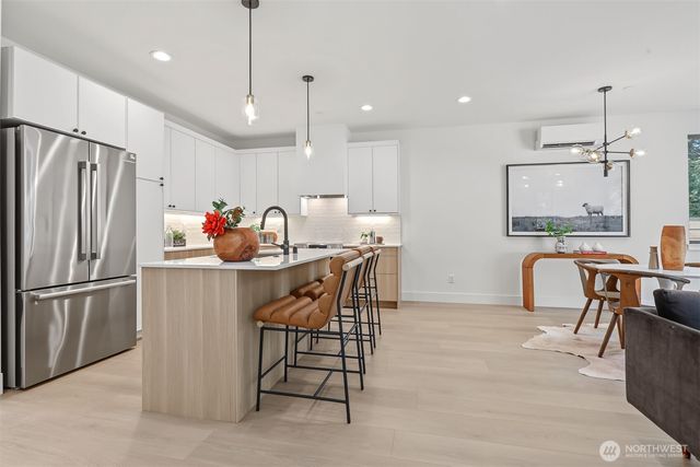 11249 108th Avenue NE, Kirkland, WA 98033
