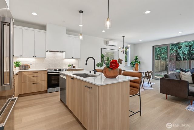 11249 108th Avenue NE, Kirkland, WA 98033