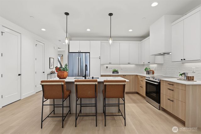 11249 108th Avenue NE, Kirkland, WA 98033