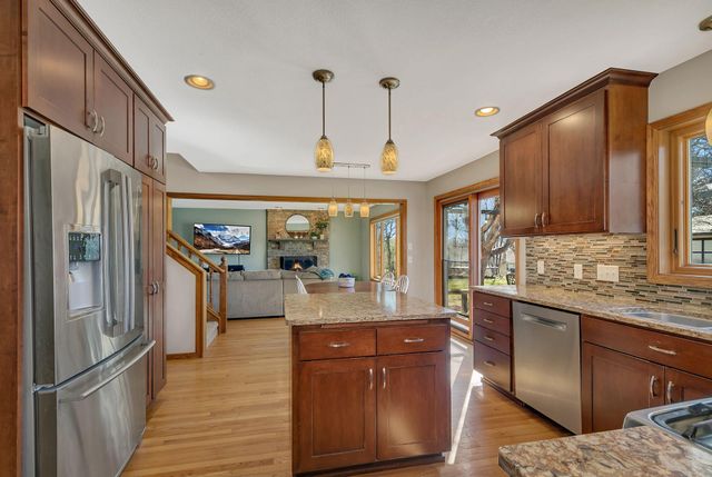 13937 95th Avenue N, Maple Grove, MN 55369