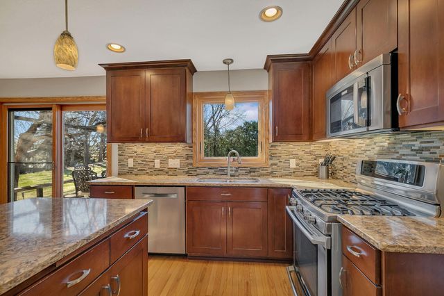 13937 95th Avenue N, Maple Grove, MN 55369