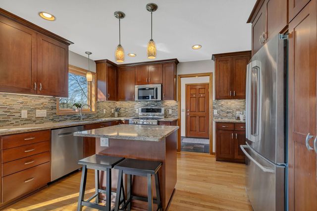 13937 95th Avenue N, Maple Grove, MN 55369