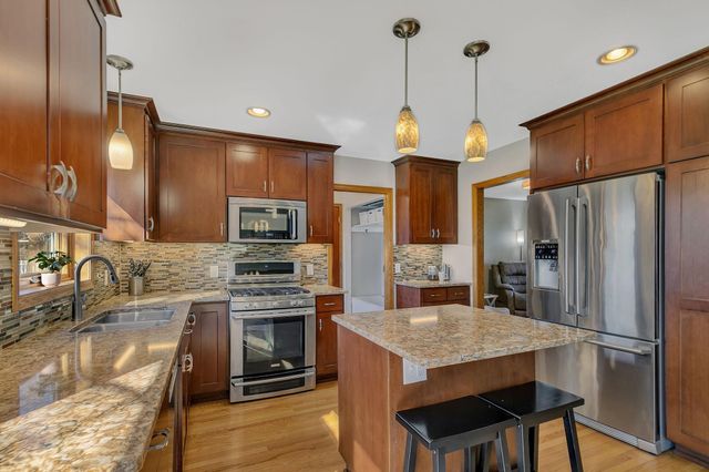 13937 95th Avenue N, Maple Grove, MN 55369