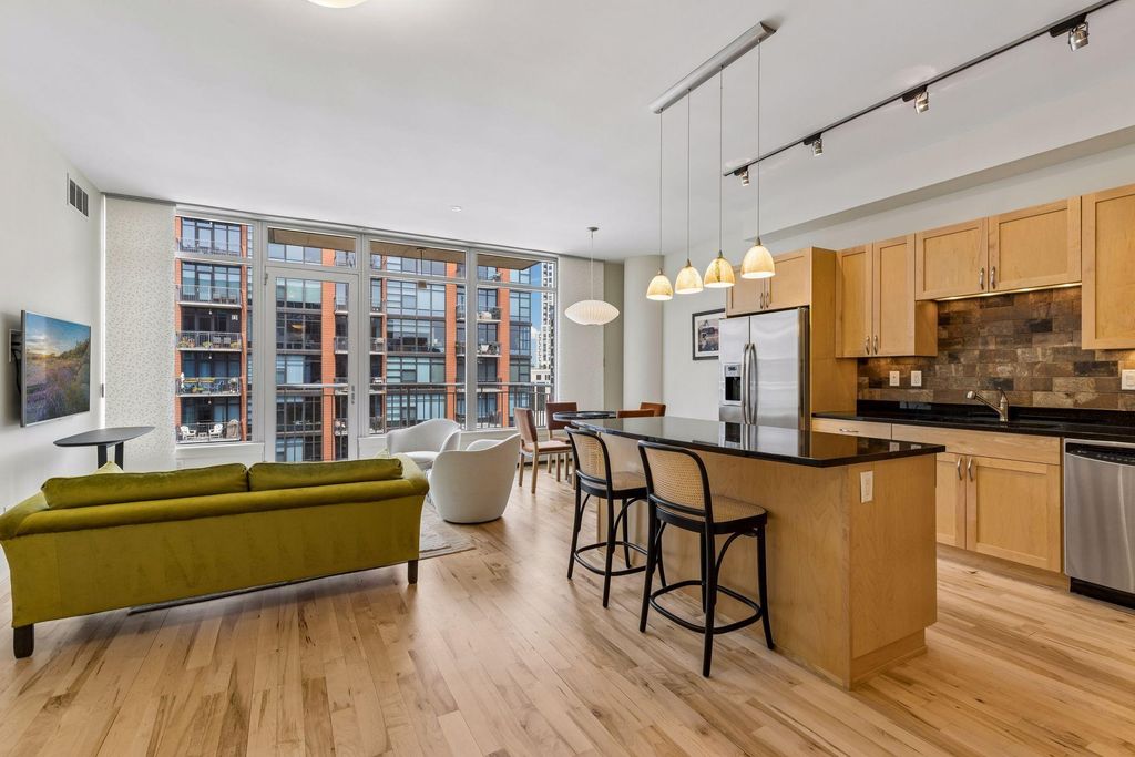 215 10th Avenue S 633, Minneapolis, MN 55415 — photo 2