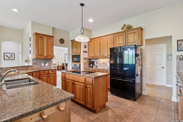 113 SPRINGBRANCH DR, Kerrville, TX 78028
