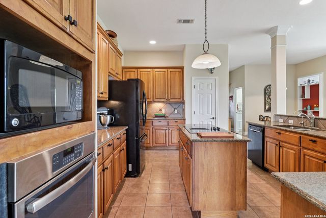 113 SPRINGBRANCH DR, Kerrville, TX 78028
