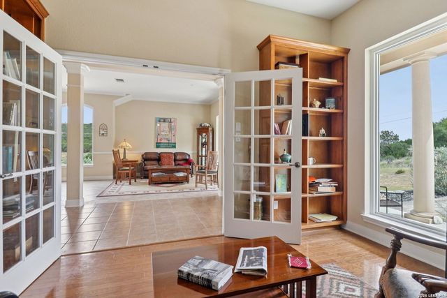 113 SPRINGBRANCH DR, Kerrville, TX 78028