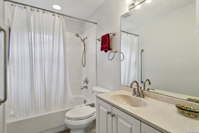 113 SPRINGBRANCH DR, Kerrville, TX 78028