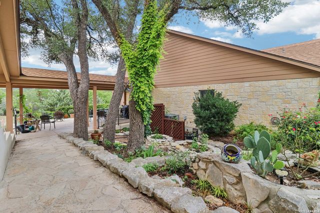 113 SPRINGBRANCH DR, Kerrville, TX 78028