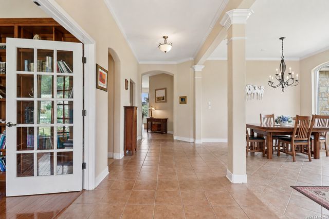 113 SPRINGBRANCH DR, Kerrville, TX 78028