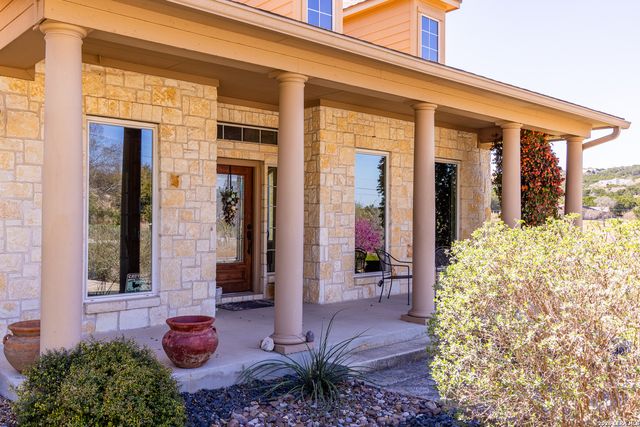 113 SPRINGBRANCH DR, Kerrville, TX 78028