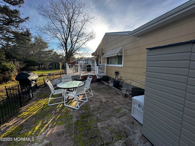 29 Sherwood Lane, Toms River, NJ 08757