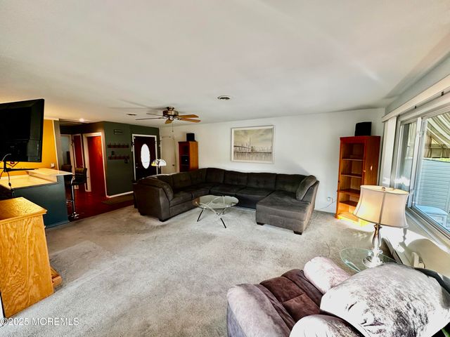 29 Sherwood Lane, Toms River, NJ 08757