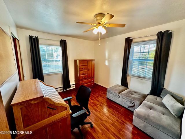 29 Sherwood Lane, Toms River, NJ 08757