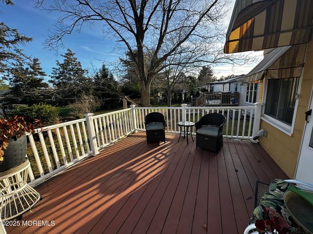 29 Sherwood Lane, Toms River, NJ 08757