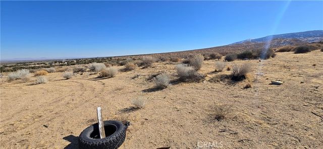 5 Avenue Y6, Llano, CA 93544