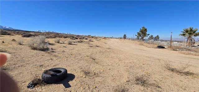 5 Avenue Y6, Llano, CA 93544