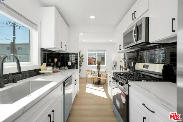 5718 Los Angeles Street, Oakland, CA 94608
