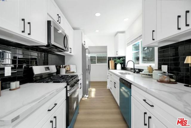 5718 Los Angeles Street, Oakland, CA 94608