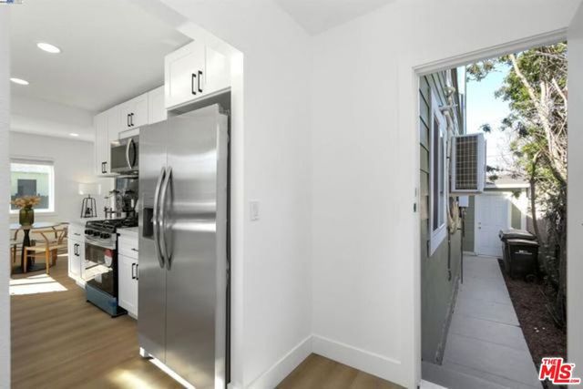 5718 Los Angeles Street, Oakland, CA 94608