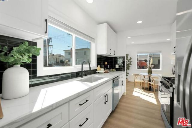 5718 Los Angeles Street, Oakland, CA 94608