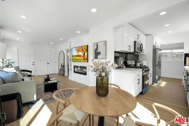 5718 Los Angeles Street, Oakland, CA 94608