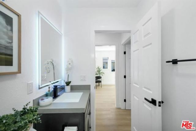 5718 Los Angeles Street, Oakland, CA 94608