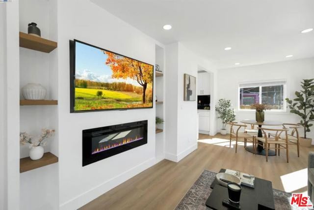 5718 Los Angeles Street, Oakland, CA 94608