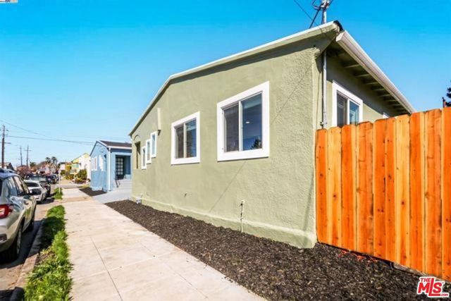 5718 Los Angeles Street, Oakland, CA 94608