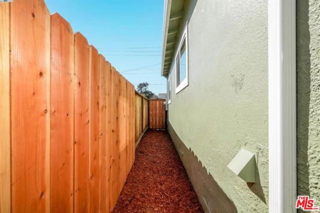 5718 Los Angeles Street, Oakland, CA 94608