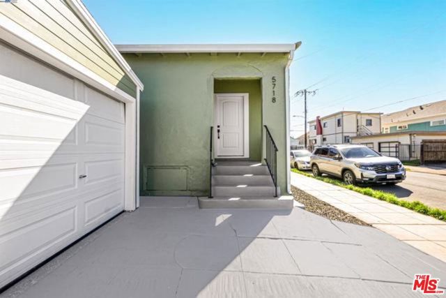 5718 Los Angeles Street, Oakland, CA 94608