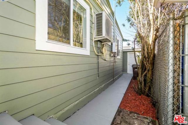 5718 Los Angeles Street, Oakland, CA 94608