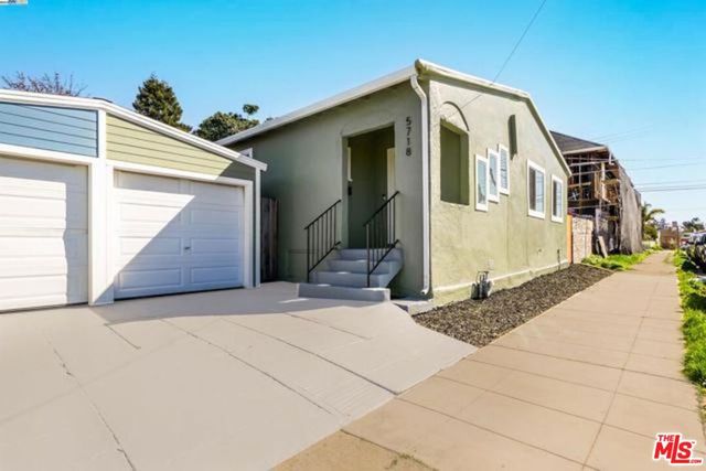 5718 Los Angeles Street, Oakland, CA 94608