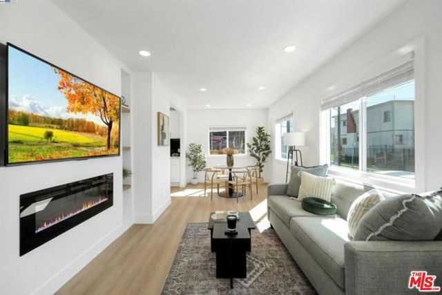 5718 Los Angeles Street, Oakland, CA 94608