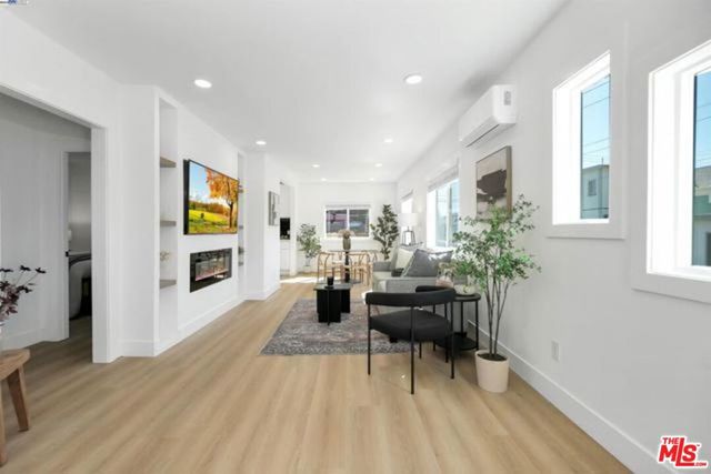 5718 Los Angeles Street, Oakland, CA 94608