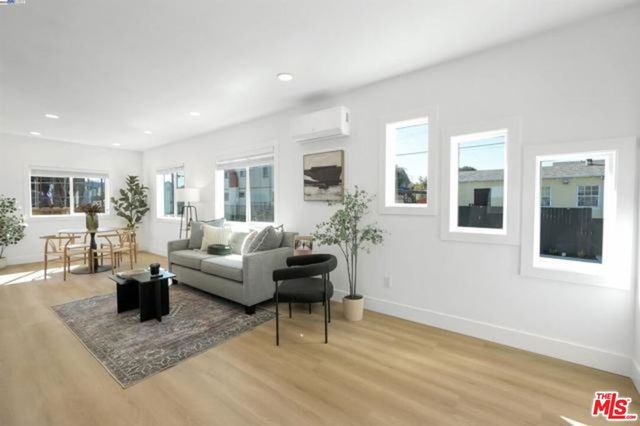 5718 Los Angeles Street, Oakland, CA 94608
