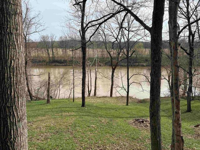 11686 E State Road 450, Shoals, IN 47581