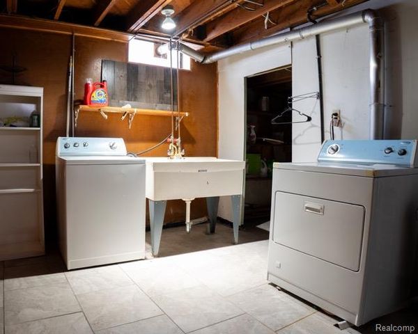 22439 Park Street, Dearborn, MI 48124