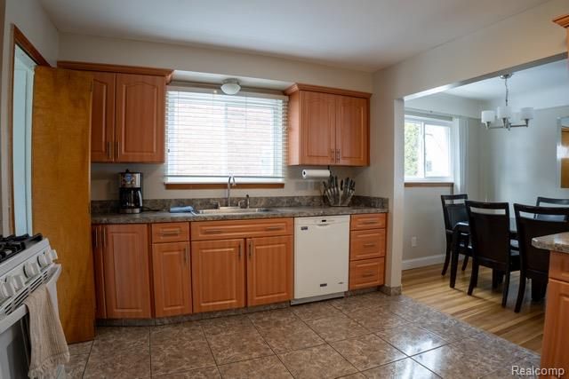 22439 Park Street, Dearborn, MI 48124