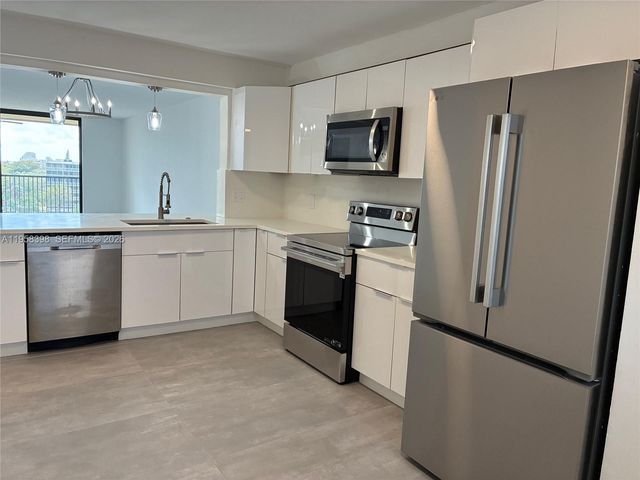 7050 NW 44th Street 708, Lauderhill, FL 33319