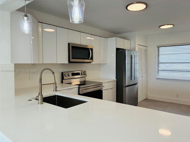 7050 NW 44th Street 708, Lauderhill, FL 33319