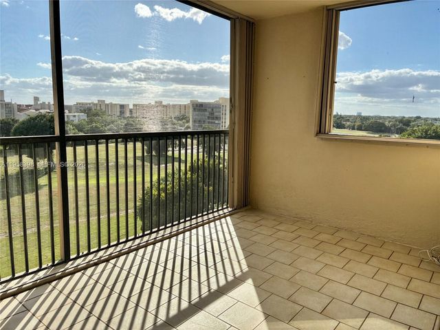 7050 NW 44th Street 708, Lauderhill, FL 33319