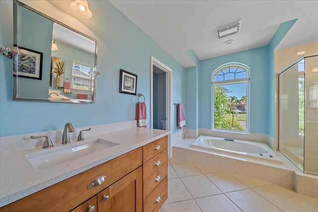 4333 PRESIDENTIAL AVENUE CIRCLE E, Bradenton, FL 34203