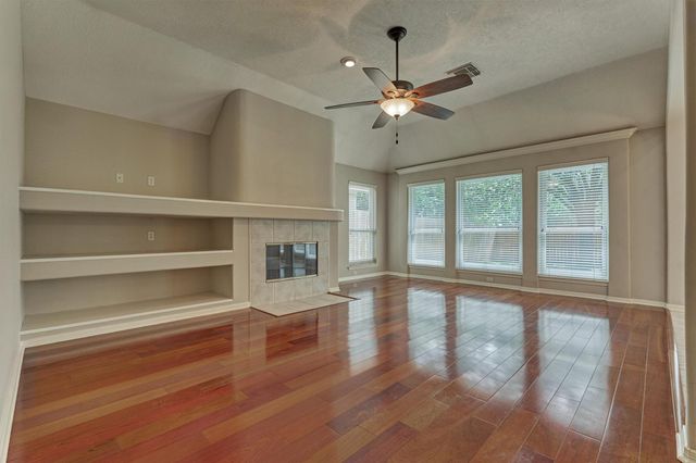 930 Arbor Pine, Tomball, TX 77375