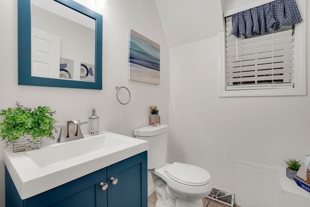 264 E Main St, Chicopee, MA 01020