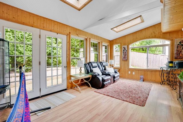 264 E Main St, Chicopee, MA 01020